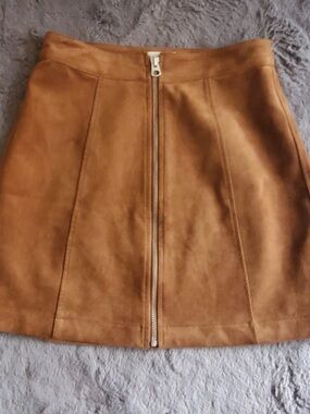 Wilfred Camel Suede Front-Zip Mini Skirt